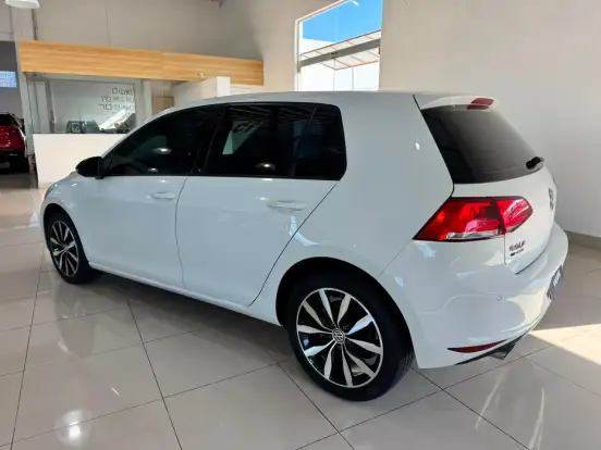VOLKSWAGEN-GOLF-2014