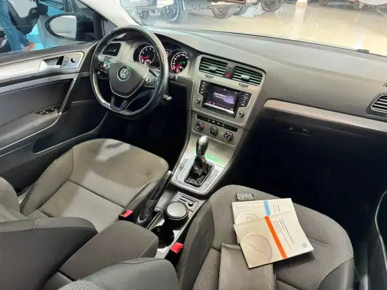 VOLKSWAGEN-GOLF-2014