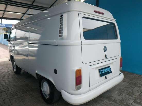 VOLKSWAGEN-KOMBI-2011