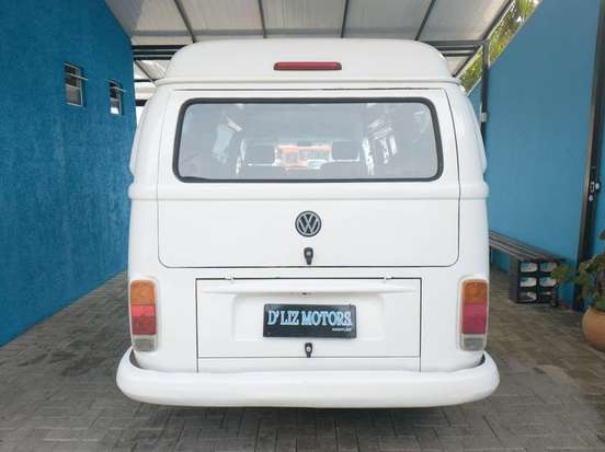 VOLKSWAGEN-KOMBI-2011