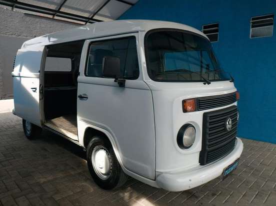 VOLKSWAGEN-KOMBI-2011
