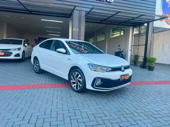 VOLKSWAGEN VIRTUS 1.0 200 TSI HIGHLINE AUTOMÁTICO