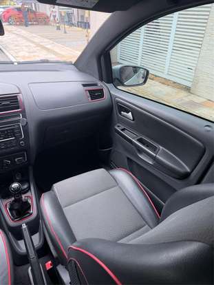 VOLKSWAGEN-FOX-1.6 MI ROCK IN RIO 8V FLEX 4P MANUAL VOLKSWAGEN-FOX-2015