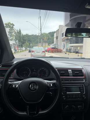 VOLKSWAGEN-FOX-2015