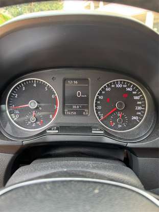 VOLKSWAGEN-FOX-2016