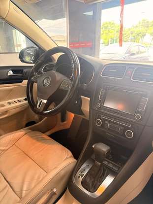 VOLKSWAGEN-JETTA-2010