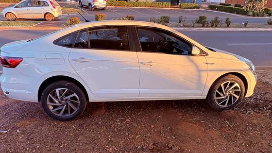 VOLKSWAGEN VIRTUS 1.0 200 TSI HIGHLINE AUTOMÁTICO