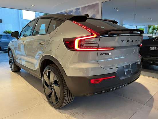 VOLVO-EC40-P8 RECHARGE TWIN ELECTRIC ULTRA BLACK EDITION AWD VOLVO-EC40-2026
