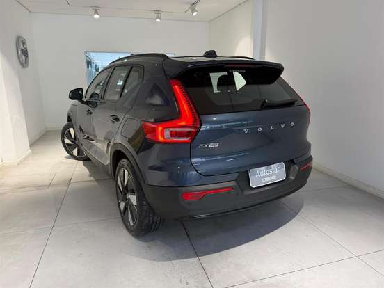VOLVO-EX40-2025