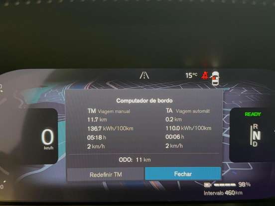 VOLVO-EX40-2025