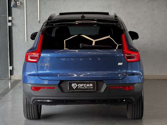 VOLVO-XC40-2021