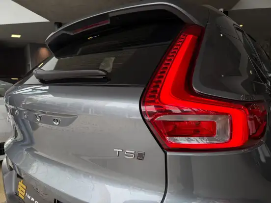 VOLVO-XC40-2.0 T5 GASOLINA MOMENTUM AWD GEARTRONIC VOLVO-XC40-2018