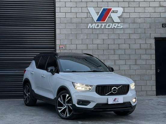VOLVO-XC40-2019