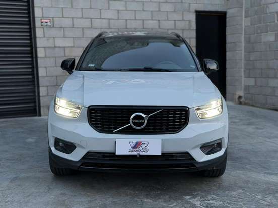 VOLVO-XC40-2019