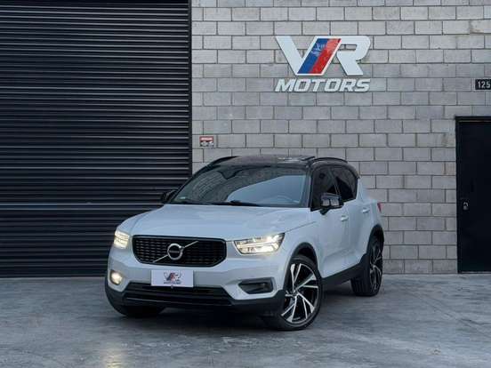 VOLVO-XC40-2019