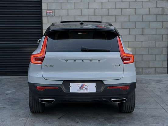 VOLVO-XC40-2019