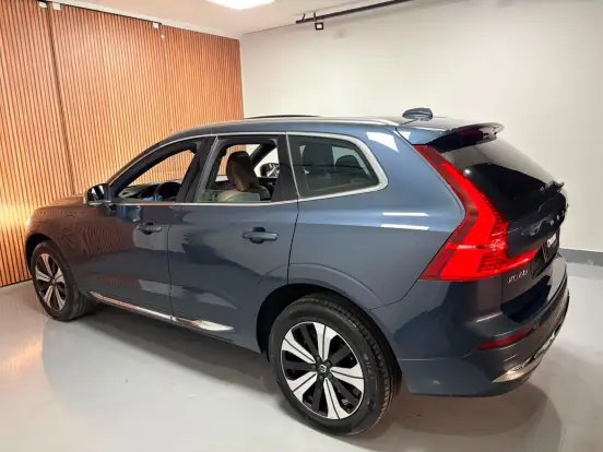 VOLVO-XC60-2023