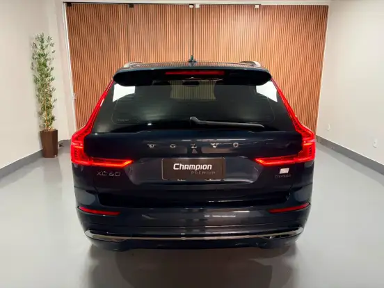 VOLVO-XC60-2023