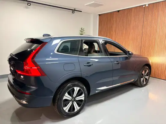 VOLVO-XC60-2023