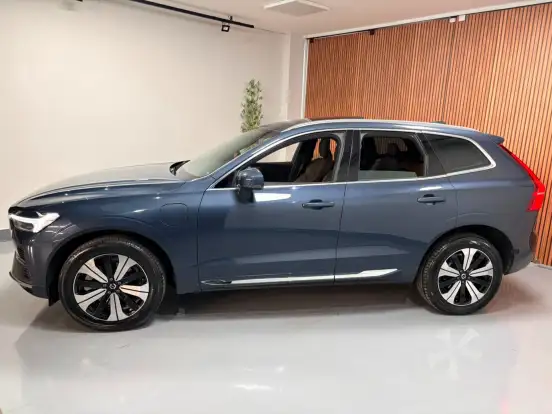 VOLVO-XC60-2023