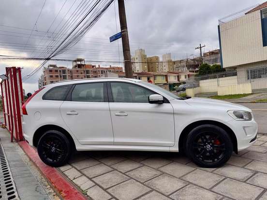 VOLVO-XC60-2014