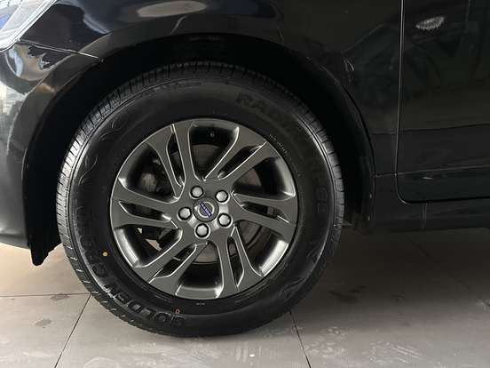 VOLVO-XC60-2015