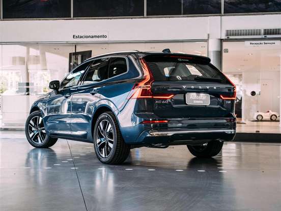 VOLVO-XC60-2025
