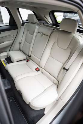 VOLVO-XC60-2026