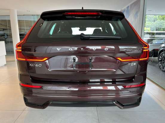 VOLVO-XC60-2025