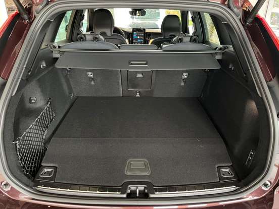VOLVO-XC60-2025