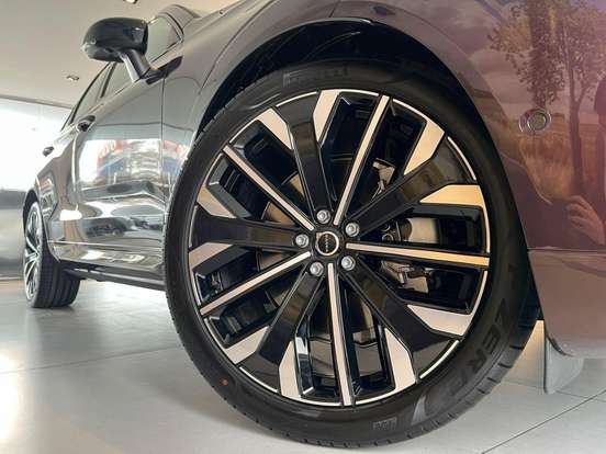 VOLVO-XC60-2.0 T8 PHEV ULTRA DARK AWD GEARTRONIC VOLVO-XC60-2025