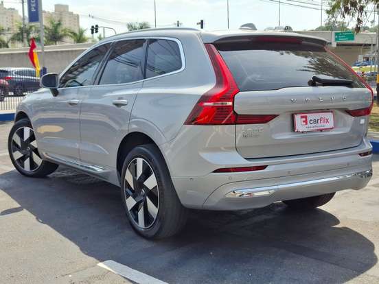 VOLVO-XC60-2023