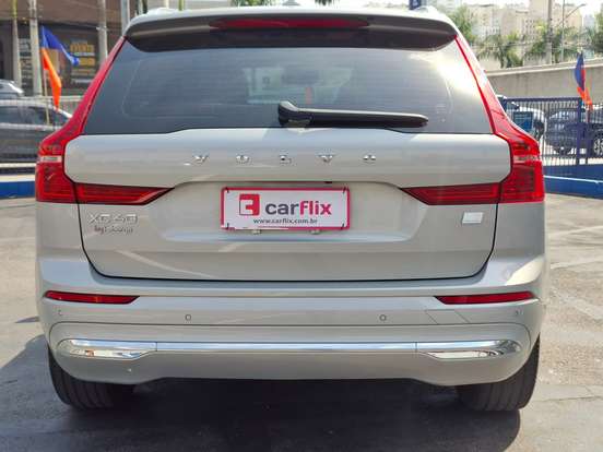 VOLVO-XC60-2023