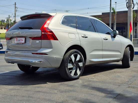 VOLVO-XC60-2023