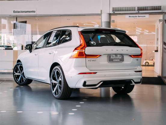 VOLVO-XC60-2024