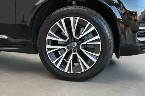 VOLVO-XC90-2021