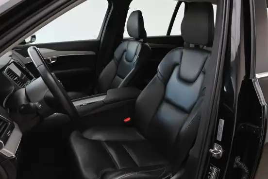 VOLVO-XC90-2021
