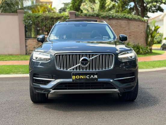 VOLVO-XC90-2017