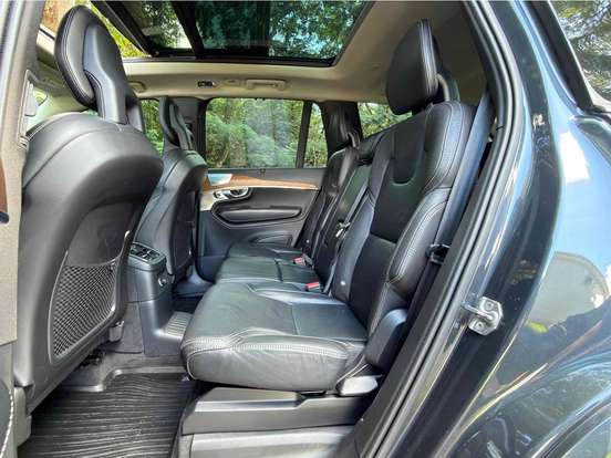 VOLVO-XC90-2017