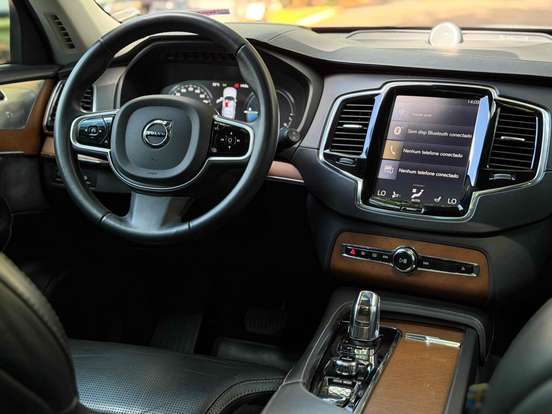 VOLVO-XC90-2017