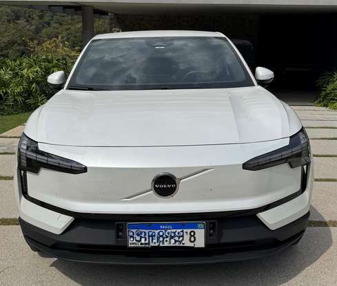 VOLVO-EX30-2024