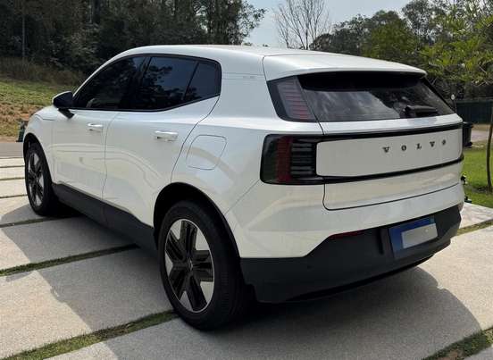 VOLVO-EX30-2024
