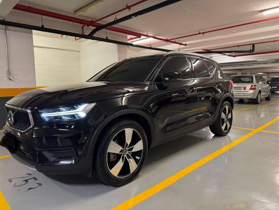 VOLVO-XC40-2020