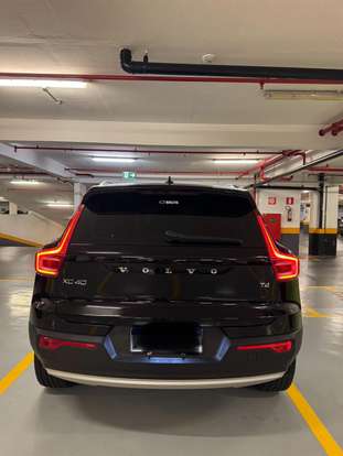 VOLVO-XC40-2020