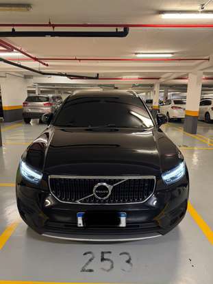 VOLVO-XC40-2020