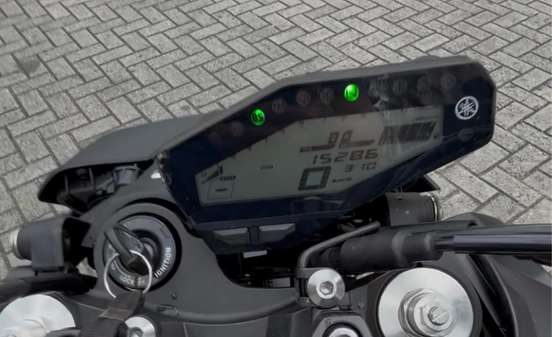 YAMAHA-MT-09-2023