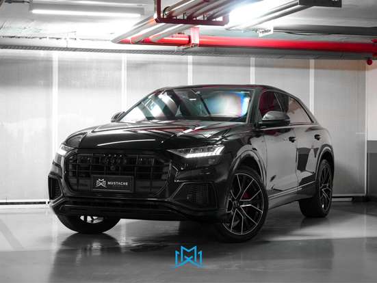 AUDI-Q8-2021