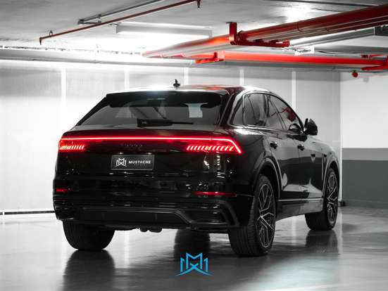 AUDI-Q8-2021