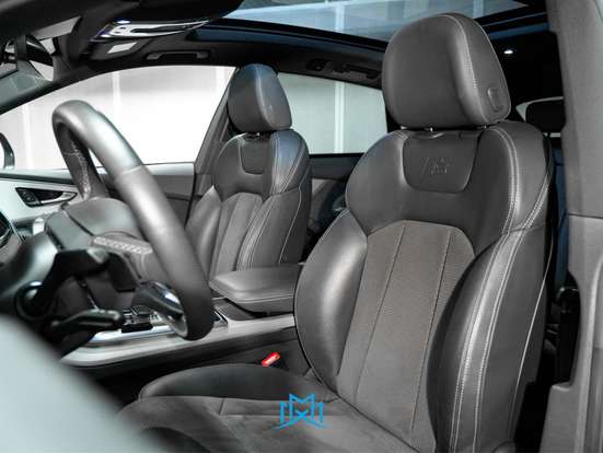 AUDI-Q8-2021