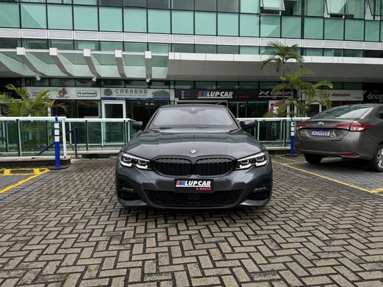 BMW-320i-2021